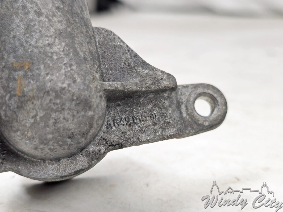 MERCEDES OM642 DIESEL ENGINE CRANKCASE BREATHER HOSE HOUSING A-642-010-01-31
