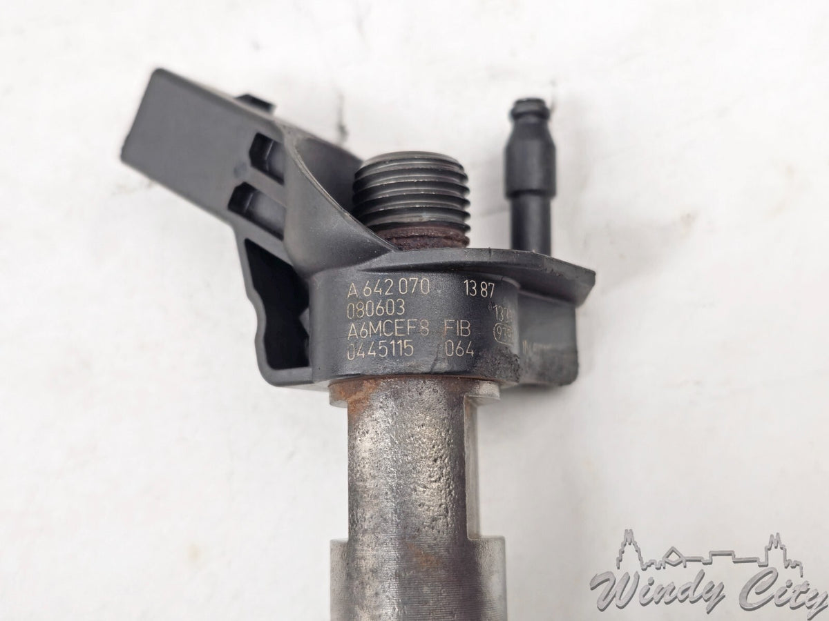 3.0L MERCEDES DIESEL ENGINE FUEL INJECTOR USED OEM 6420701387