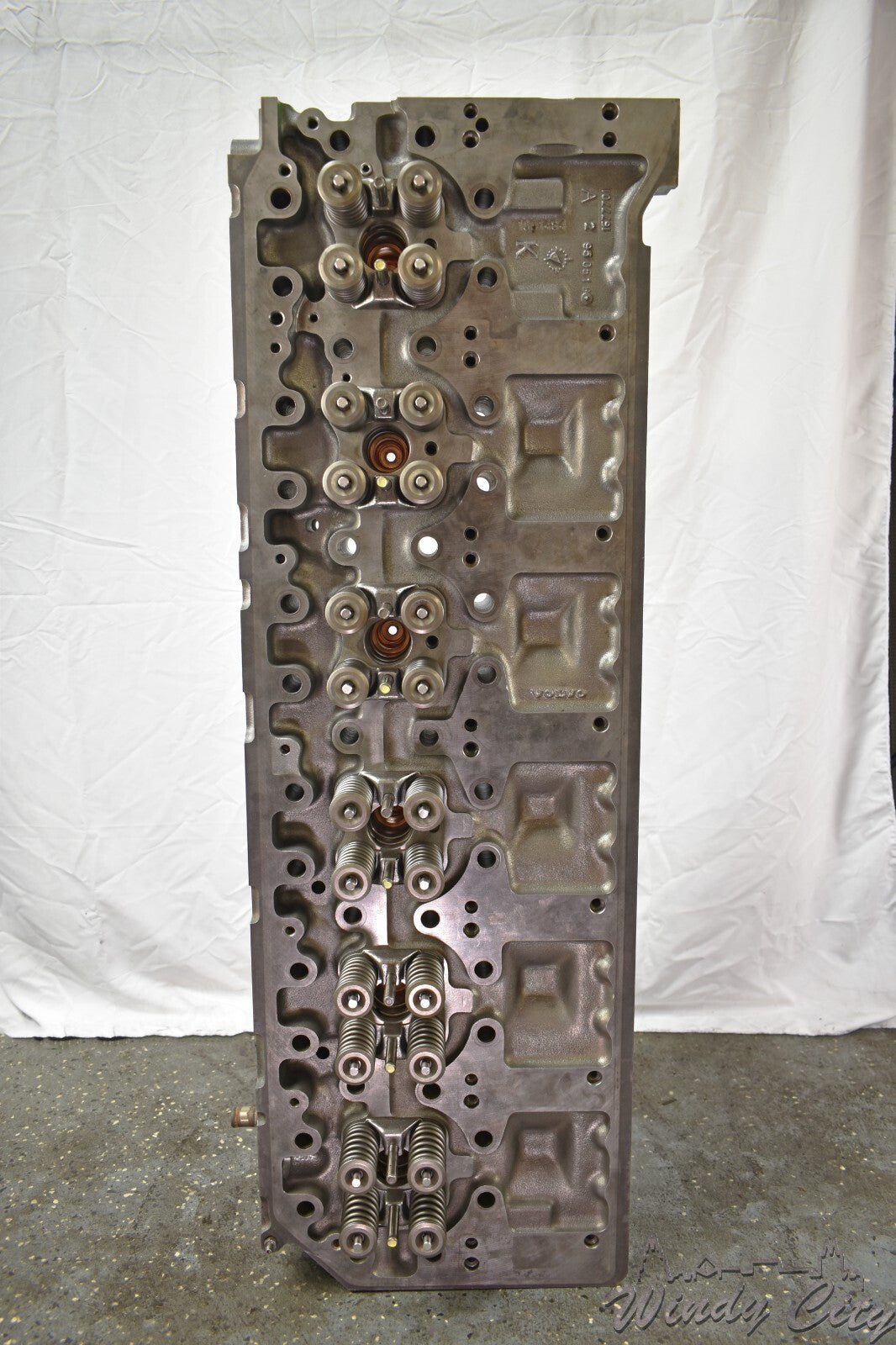 VED12 VOLVO D12 REMANUFACTURED CYLINDER HEAD 1677701