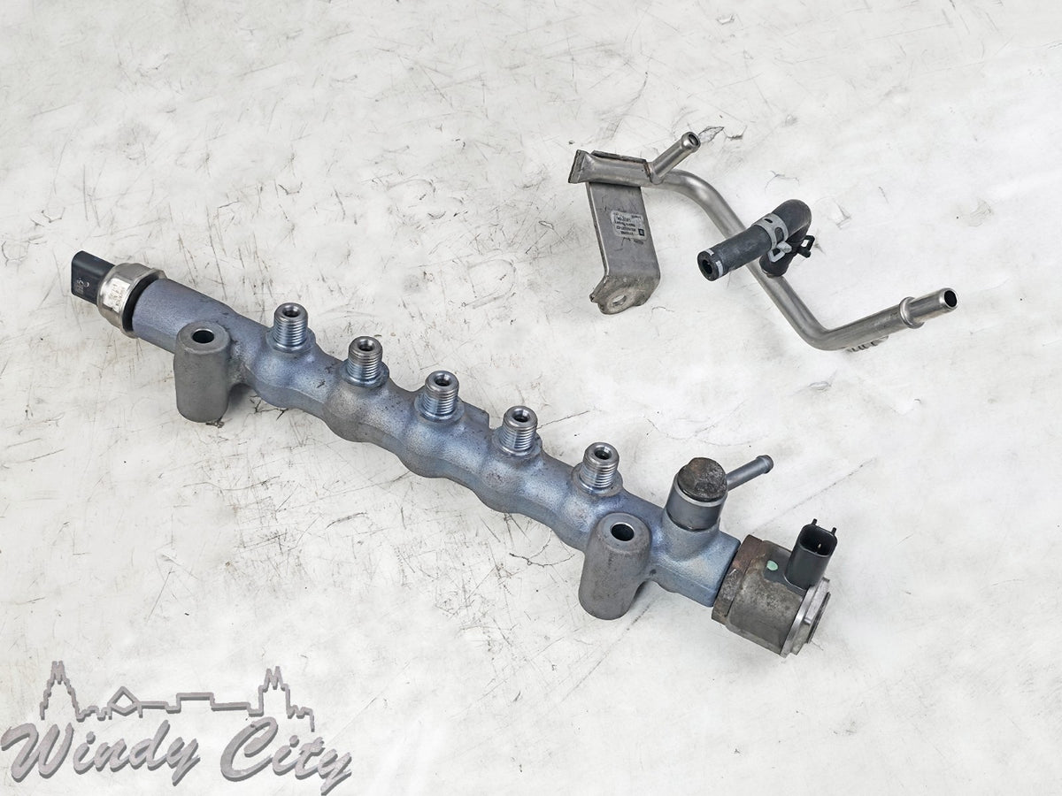 2.8L DURAMAX GM DIESEL ENGINE FUEL RAIL 55484516