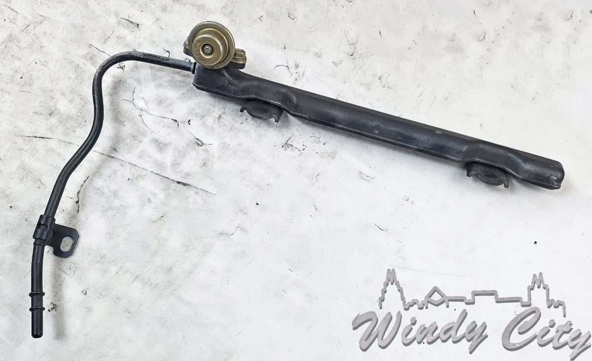 96-99 1.5L 1.8L 5EFE 1ZZFE TOYOTA ENGINE FUEL RAIL WITH PRESSURE DAMPER