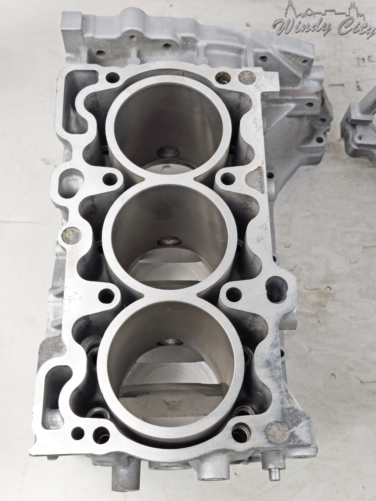3.0L SUBARU EZ30 ENGINE BARE BLOCK Z30 302