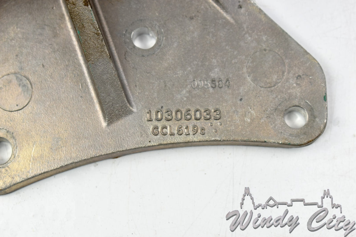 2005-2009 5.3L GM ENGINE MOUNT BRACKET 10306033
