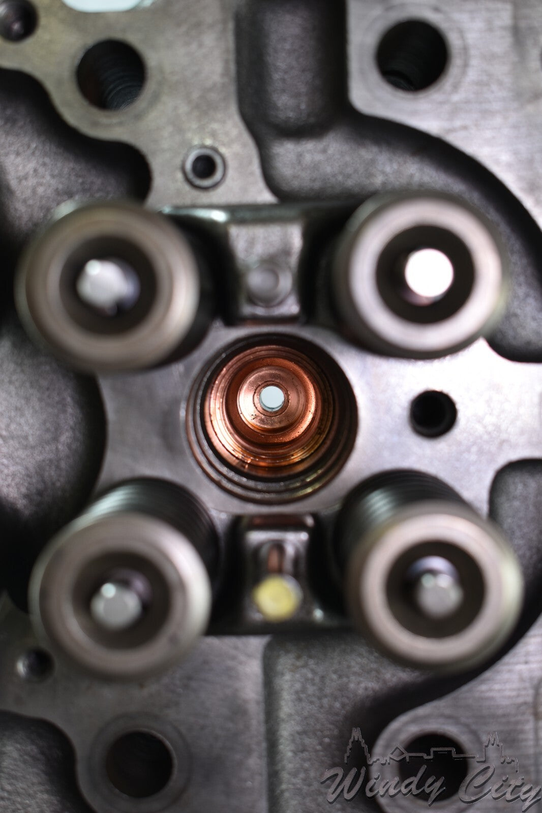 VED12 VOLVO D12 REMANUFACTURED CYLINDER HEAD 1677701