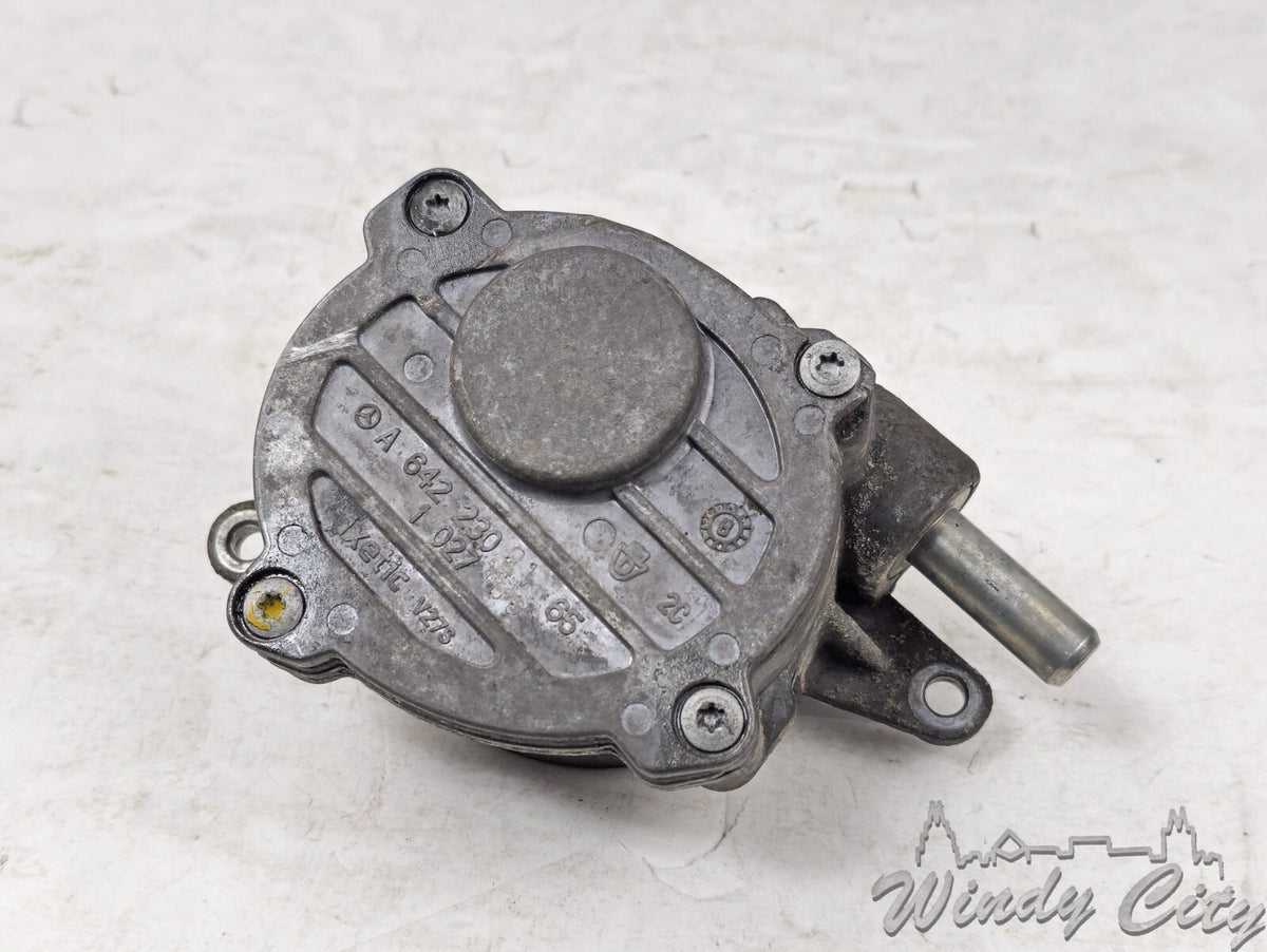 OM642 DIESEL ENGINE VACUUM PUMP USED OEM A6422300165