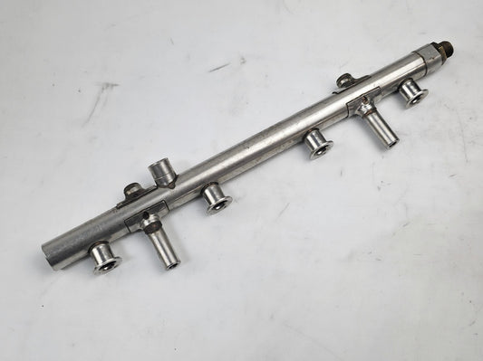 1.8L 2.0L Audi Volkswagen Engine Fuel Rail 06K133317