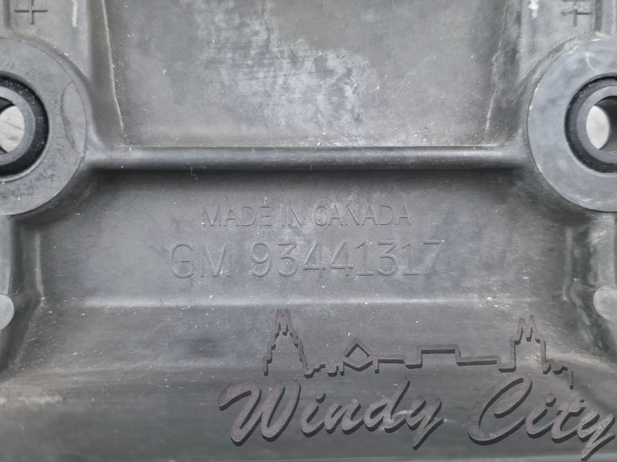 4.3L GM ENGINE VALVE COVER 93441317 PASSENGER SIDE